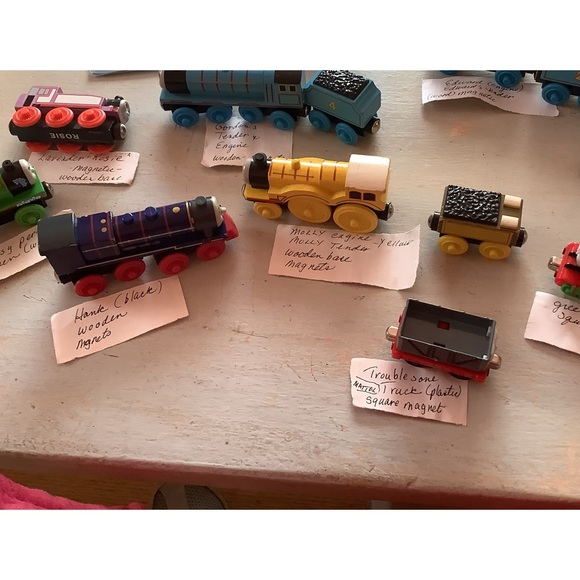Thomas the train..13 pieces..EUC..all magnetic - Picture 6 of 6